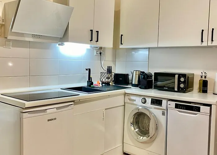 For Up To 4 Persons, Free Wifi, In Hamburg